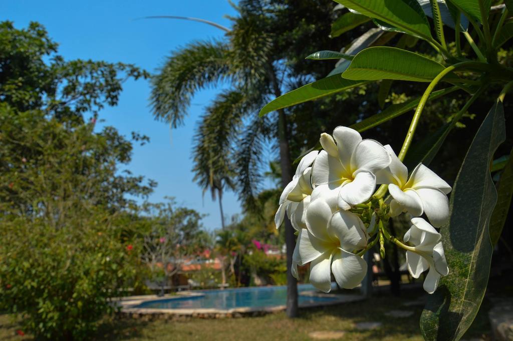 Le Flamboyant Resort Kep Exterior photo