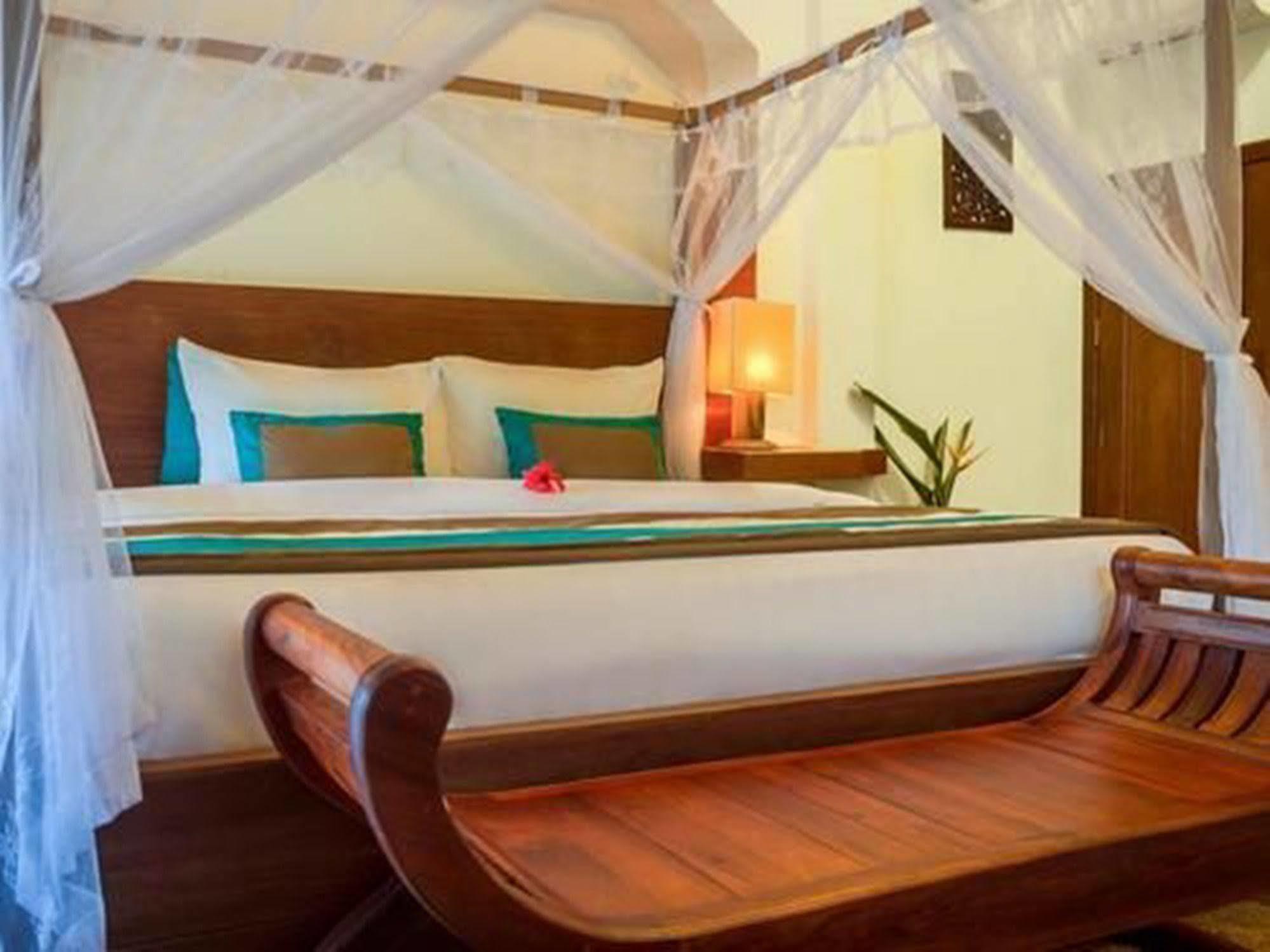 Le Flamboyant Resort Kep Exterior photo